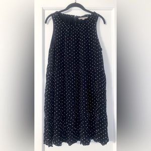 LOFT SLEEVELESS TEXTURED SWISS DOT TIERED SWING DRESS